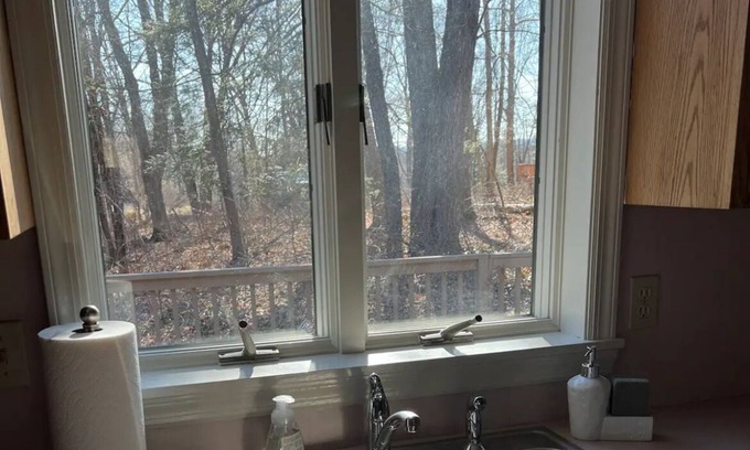 South Britain Apartment | Cozy & Convenient 1 Bedroom Stay in Newtown, CT