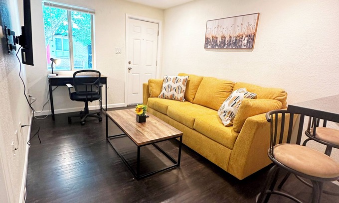 Lakewood Apartment | Cozy Corner 1-bedroom w/WiFi, AC, Heat in Lakewood - 10mins to Downtown Denver