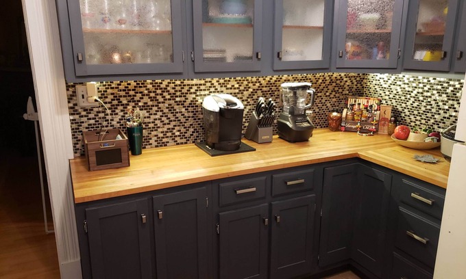 Washington Court House Cottage | Cozy cottage, pet & family friendly W/gym, courtyard, fire pit, office & more!