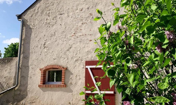 Saint-Claude-de-Diray Cottage | Cozy cottage with private terrace, parking and WiFi