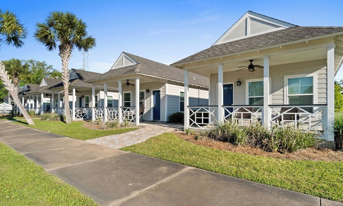Port St. Joe Cottage | Cozy Cottage 1 of 6 at Pool| 2BR | Grill | Close to Bay & Marina