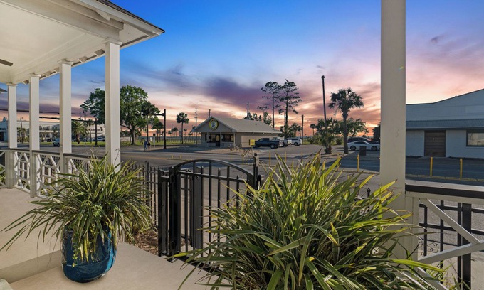 Port St. Joe Cottage | Cozy Cottage 4 of 4 with Bay View|2BR |Pool|Grill|Roll-in Accessible Shower