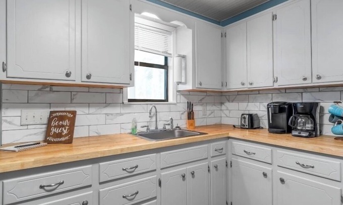Cookeville Cottage | Cozy Cottage 7mins to Downtown Cookeville