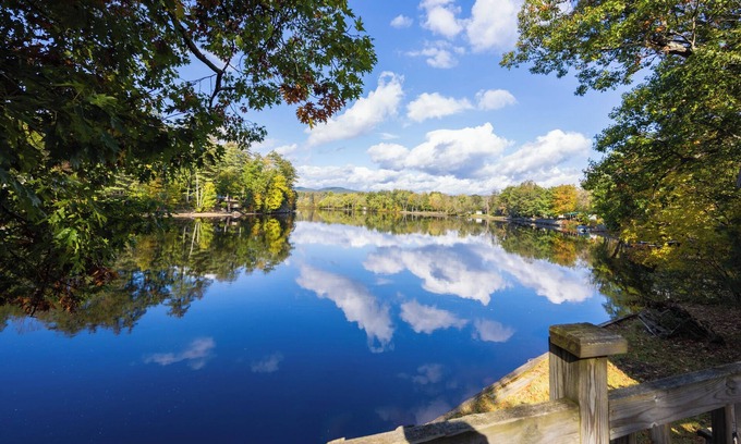 Lake Luzerne-Hadley Cabin | Cozy cottage along the River. Close to Saratoga and Lake George.