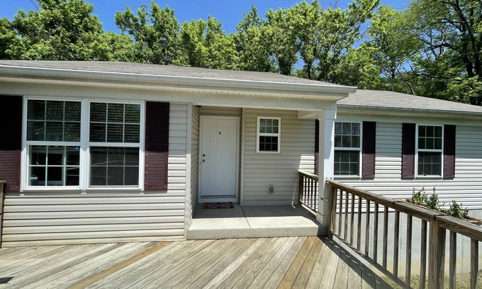 Verona House | Cozy Cottage at Oak Creek Campground (pool, pet friendly, dog park, near Ark)