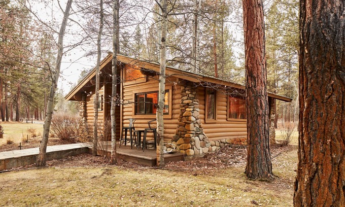 Grantsdale Cabin | Cozy Cottage at The Bitterroot Mile Club