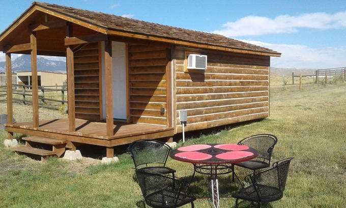 Buffalo Cabin | Cozy cottage at the foot of the Big Horn Mountains, stunning views, horseback riding