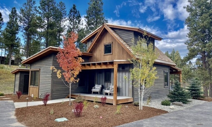 Eureka Cabin | Cozy Cottage at The Wilderness Club
