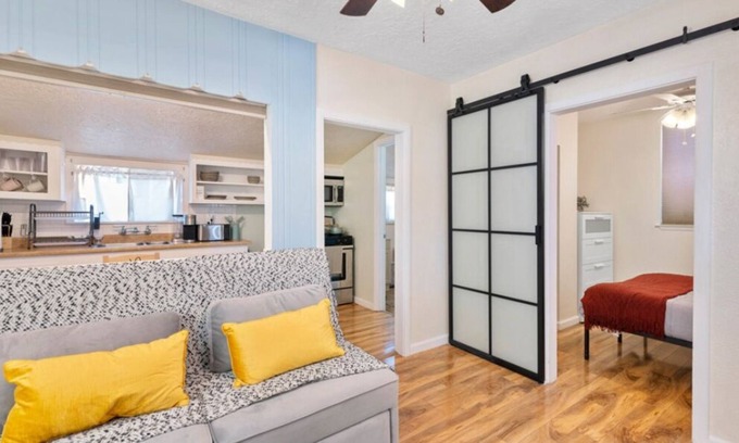 Southeastern Sacramento Cottage | Cozy Cottage close to it ALL