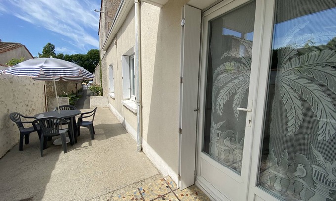 Fouras House | Cozy Cottage in Fouras - Steps from Beaches and Town Center