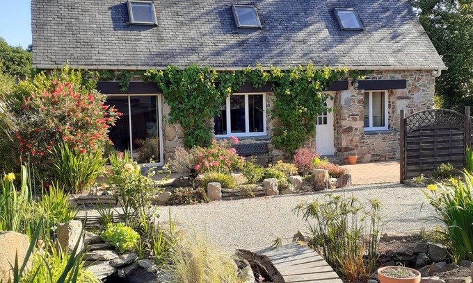 Lannion House | Cozy cottage in large wooded garden
