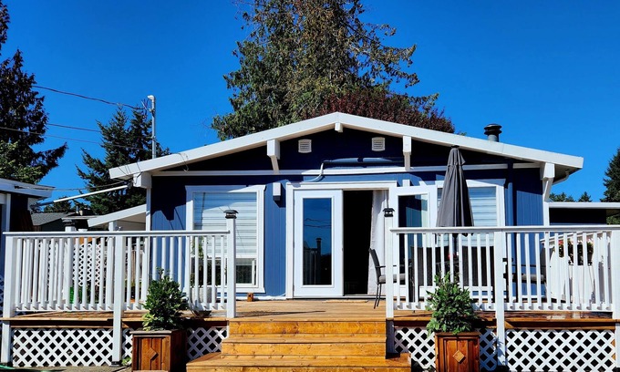 Regional District of Nanaimo Cottage | Cozy Cottage in Parksville, short drive to Rathtrevor beach. Pet Friendly