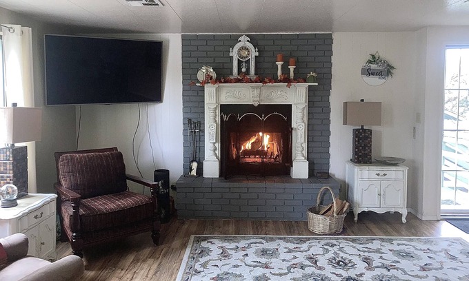 Payson Cottage | Cozy cottage in the pines, quiet and close to town.