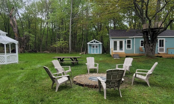 Glenn Cottage | Cozy Cottage in the woods private lake access.