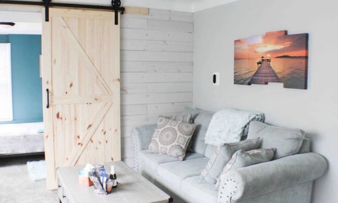 Port Clinton Cottage | Cozy cottage located in the heart of Port Clinton. Pet Friendly too!
