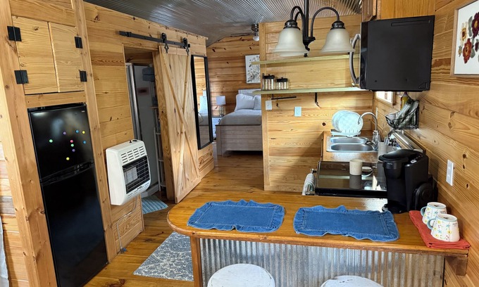 Oxford Cottage | Cozy cottage located 5 miles from the Jackson red light towards Batesville.