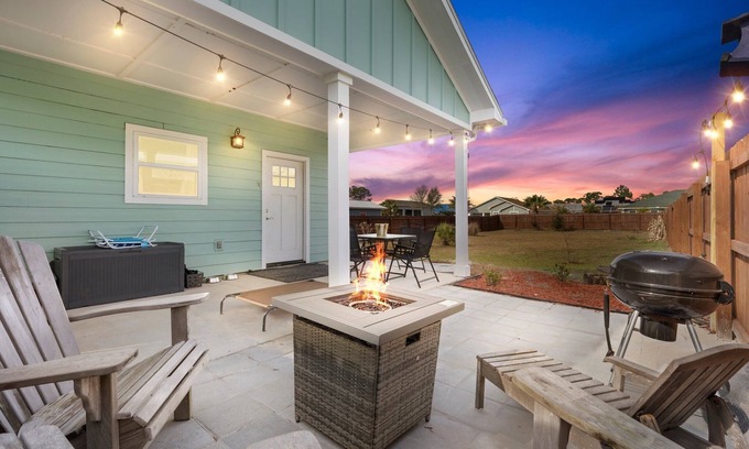 Port St. Joe Cottage | Cozy cottage near beach - Pet Friendly with large fenced yard