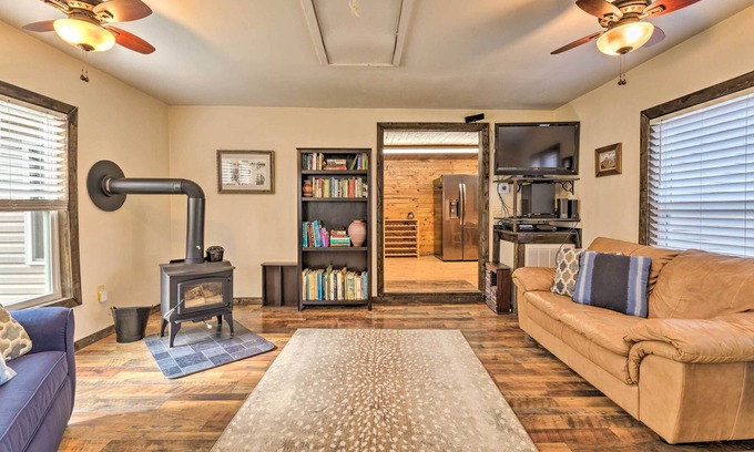 Lenoir Cabin | Cozy Cottage Near Broyhill Walking Park!
