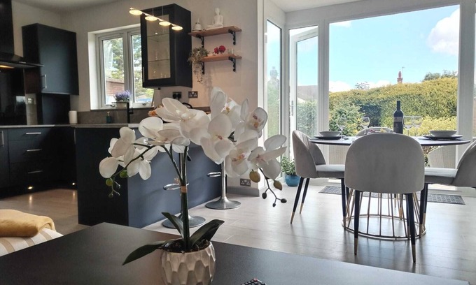 Epsom Cottage | Cozy Cottage near London.