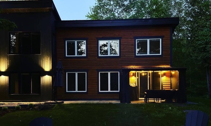 Eastman Cottage | Cozy cottage nestled on the west side of Mont-Orford.