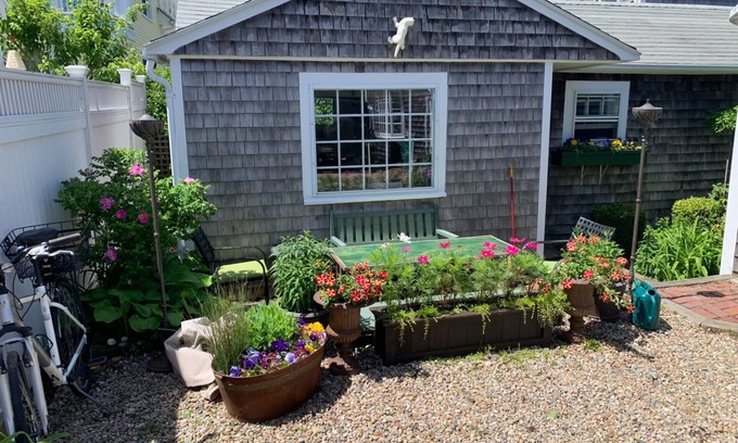 Provincetown Cottage | Cozy Cottage on Central