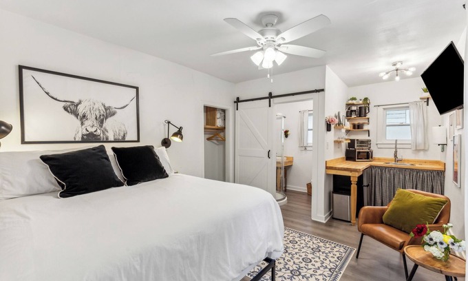 Ryan Place Cottage | Cozy cottage on Historical Blvd & Famous walking trail. Very Safe neighborhood