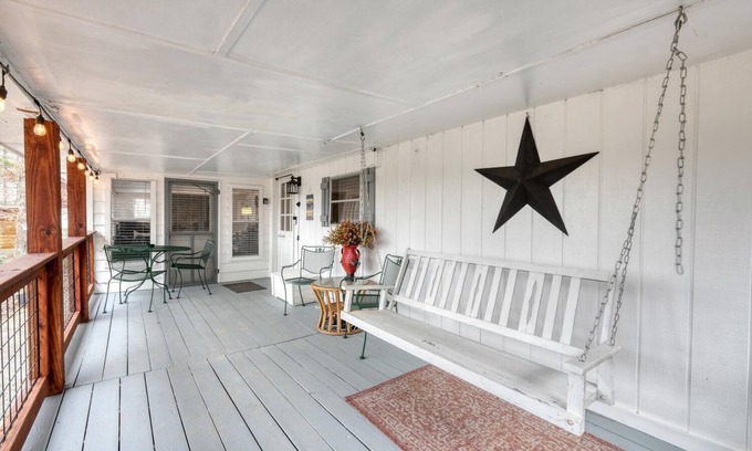 Hiawassee Cottage | Cozy cottage on quiet country road minutes to Lake Chatuge . BRING YOUR BOAT!