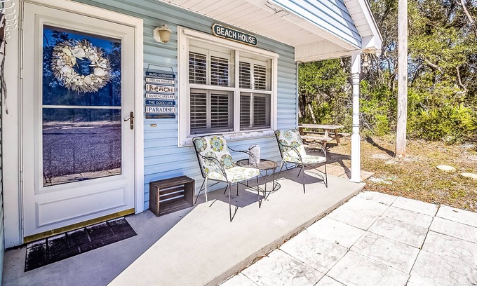 Gulf Shores Cottage | Cozy Cottage - Only 1 mile from the beach!