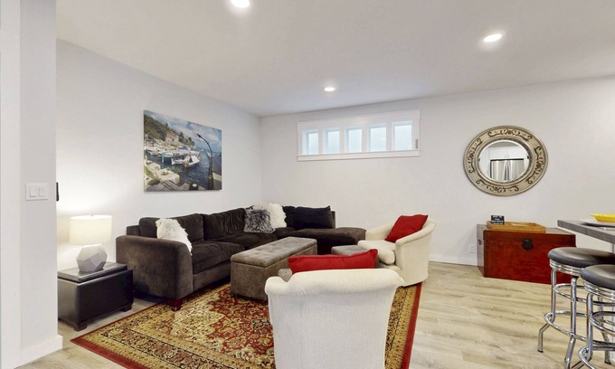 Anacortes Cottage | Cozy cottage, outdoor space & convenient location
