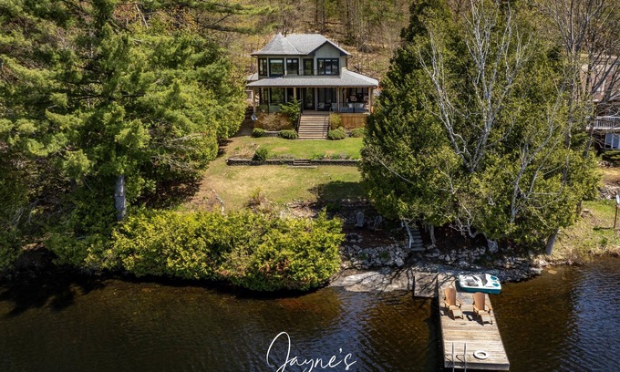 Muskoka Lakes Cottage | Cozy Cottage perfect for your Muskoka Getaway! Well Appointed! Sunsets!