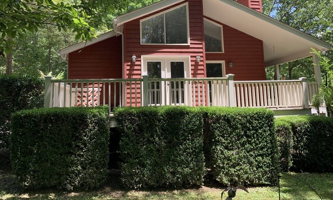Kingston Springs House | Cozy cottage retreat with peaceful vibes