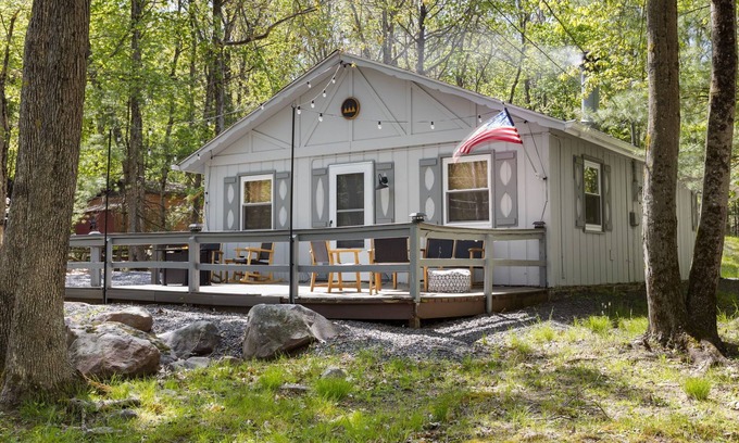 Albrightsville Cottage | Cozy cottage retreat in Albrightsville. 10 min from skiing and tubing!