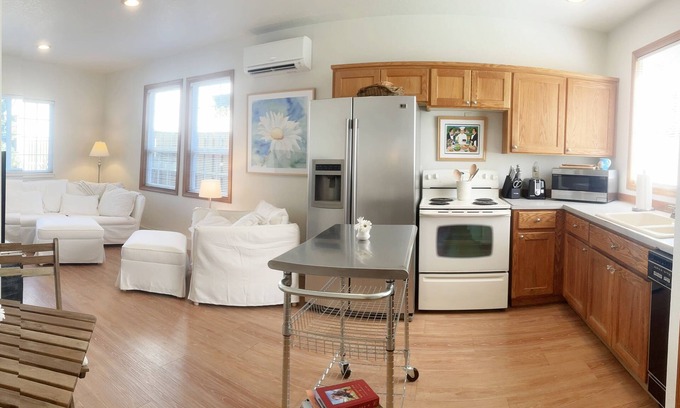 Newberg Cottage | Cozy Cottage settled in the heart of beautiful Yamhill Valley wineries.