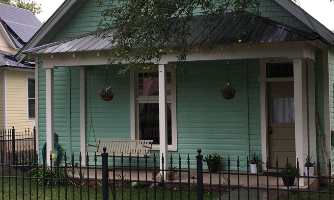 Durango Cottage | Cozy Cottage Short Walk Across Animas River to Downtown Durango
