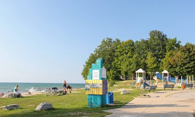 Lake Erie Beach Cottage | Cozy Cottage steps from the shore of Lake Erie