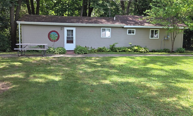 Fulton Cottage | Cozy cottage tucked beside the peaceful St. Joseph river