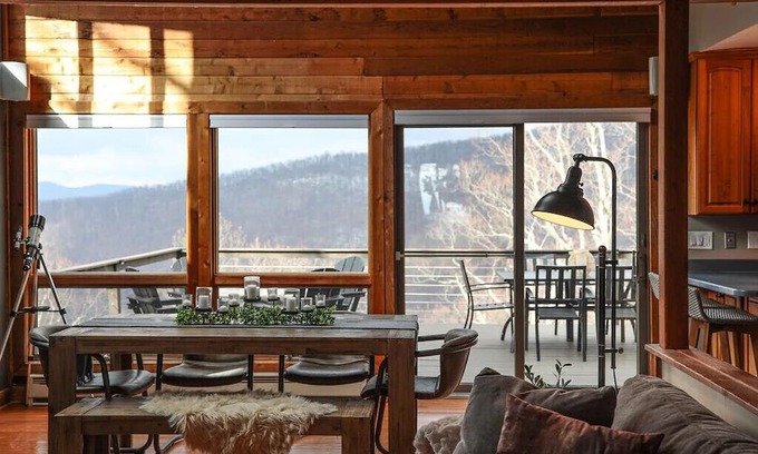Nellysford Cottage | Cozy Cottage with beautiful Mountain View’s - close to wineries