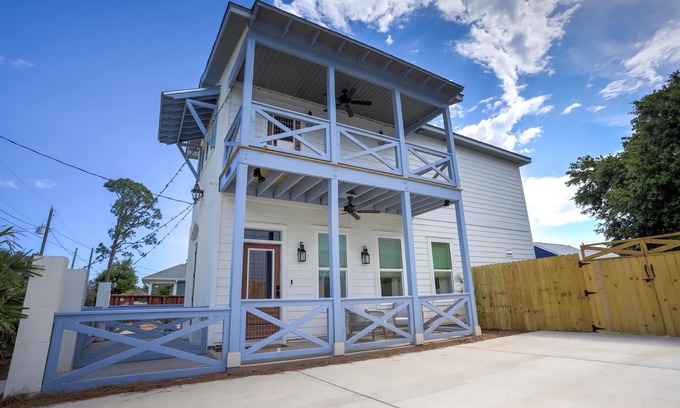 Ono Island House | Cozy cottage with a bohemian flare. Pet friendly!
