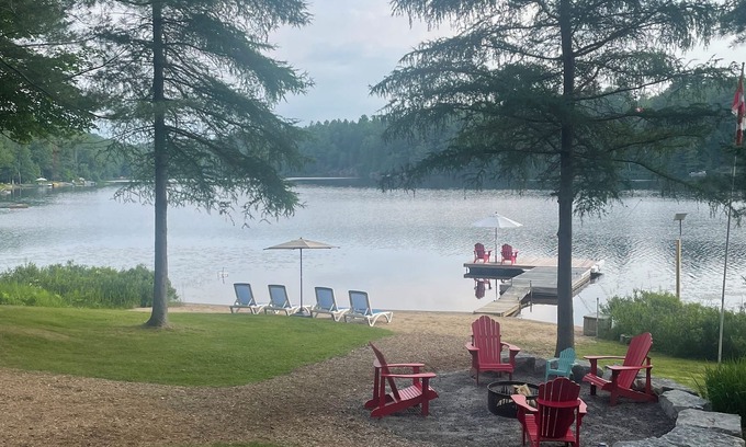 Utterson Cottage | Cozy Cottage with Amazing View, Beach on Quiet Lake