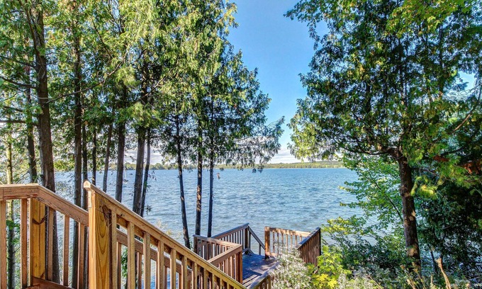 South Hero Cottage | Cozy Cottage with Dock, Kayaks, & Canoe - Come Enjoy Lakeside Living