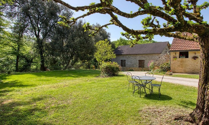 Carlux Apartment | Cozy Cottage with Garden, A/C, Near Dordogne River, Perfect for Sightseeing and Outdoor Activities