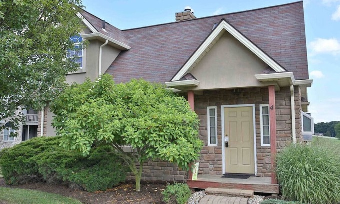 Millersburg Cottage | Cozy Cottage With Seasonal Resort Pool/Hot Tub