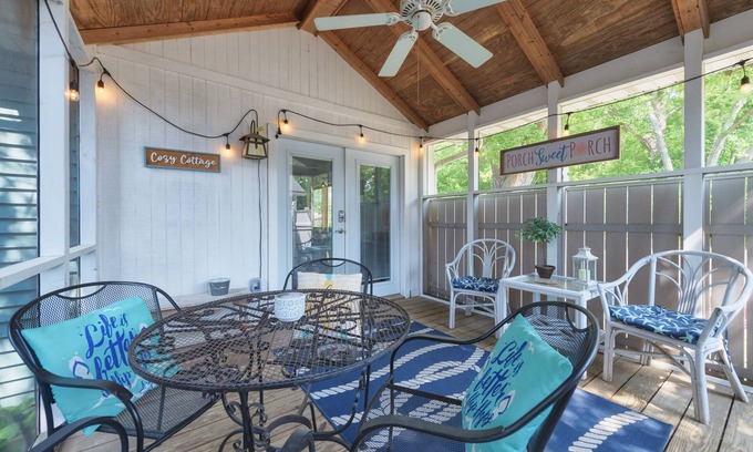 West Wing Estates House | Cozy CottageSuper cute vacation rental - Just 1 block from beach access to Lake Michigan!