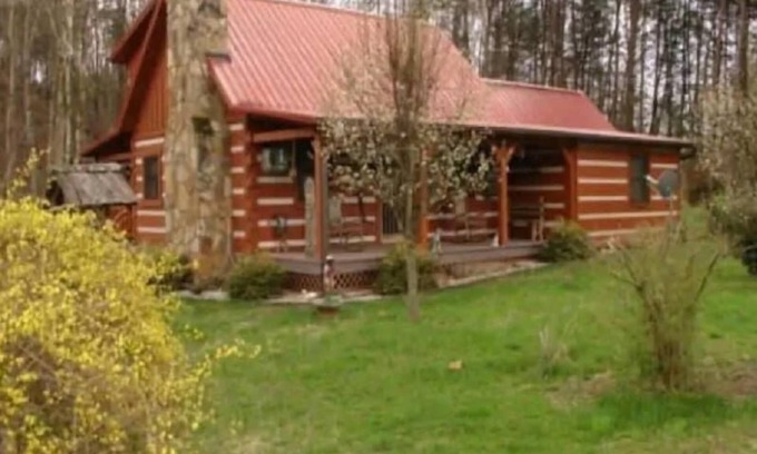 Kodak Cabin | Cozy Country Cabin New: Hot Tub & Outdoor