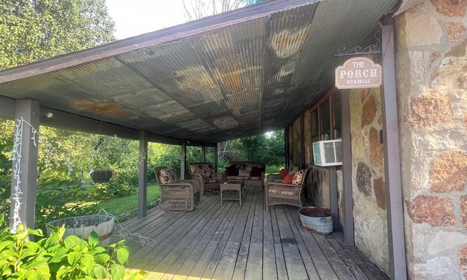 Gassville Cottage | Cozy Country Cottage