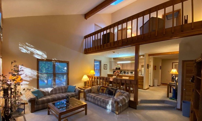 East Stroudsburg House | Cozy Country Getaway
