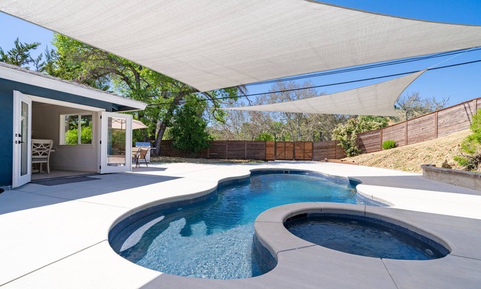Atascadero House | Cozy Country Getaway with Heated Pool/Hot Tub and Fire pit