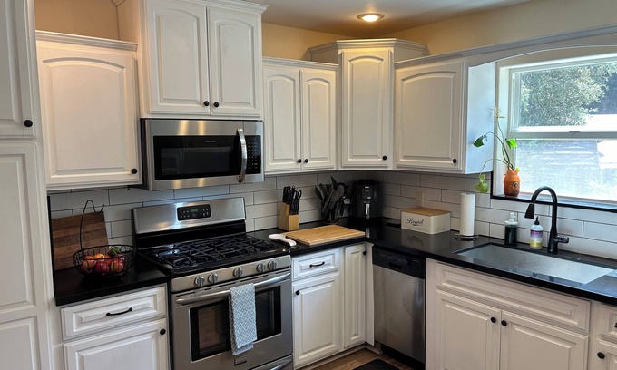 Julian House | Cozy Country Home 1mi from Main