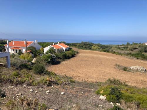 Azoia House | Cozy Country House near Beaches