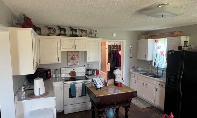 Weston House | Cozy country lodging and a hot tub